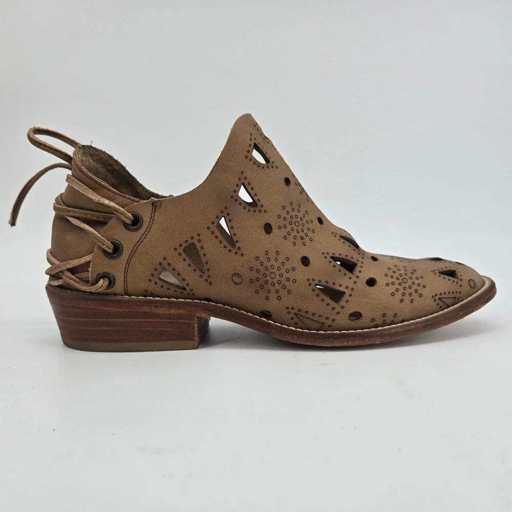 Anthropologie Musse‎ & Cloud 7 Coolise Laser Cut Leather Lace Up Back Booties